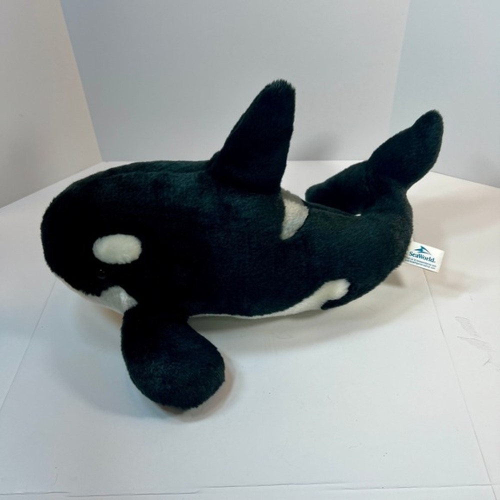 SeaWorld Shamu Orca Whale Plush Stuffed Animal Black White 14 Inch 2022 Souvenir